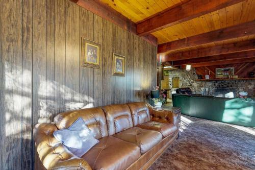 Pond View Lodge