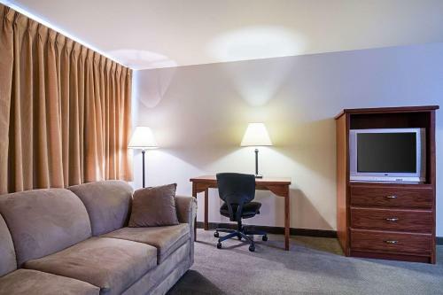 Hotel Rodeway Inn Larned