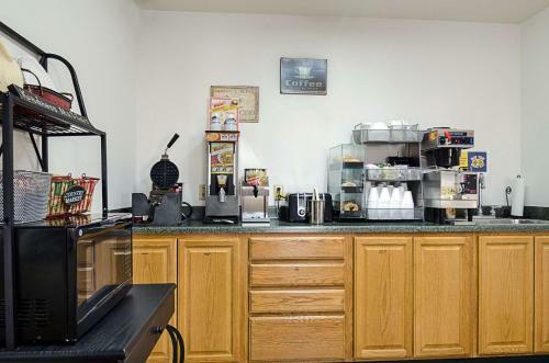 Hotel Rodeway Inn Larned