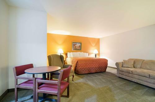 Hotel Rodeway Inn Larned