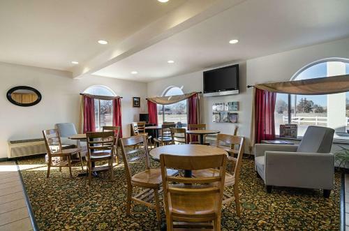 Hotel Rodeway Inn Larned