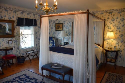 Martin Hill Inn Bed & Breakfast