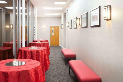 Hotel Ramada Plaza By Wyndham Chicago North Shore