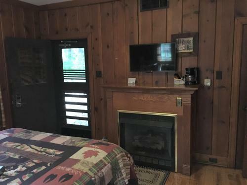 Hotel White Pines Resort