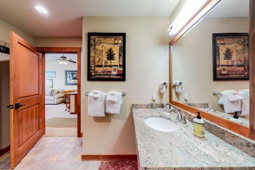 Eagle Springs East 107: Lady Fern Suite