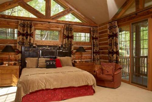 Tall Timbers Lodge
