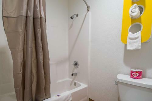 Hotel Motel 6 San Bernardino, Ca - Downtown
