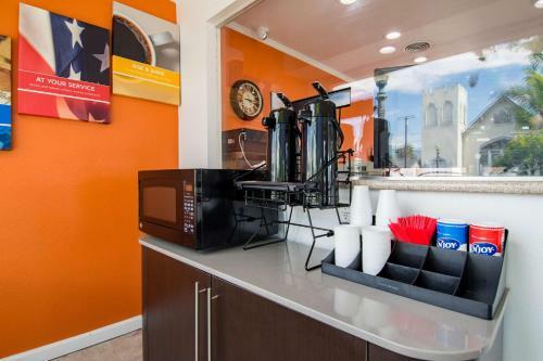 Hotel Motel 6 San Bernardino, Ca - Downtown