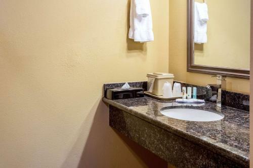 Hotel Aloha Inn & Suites