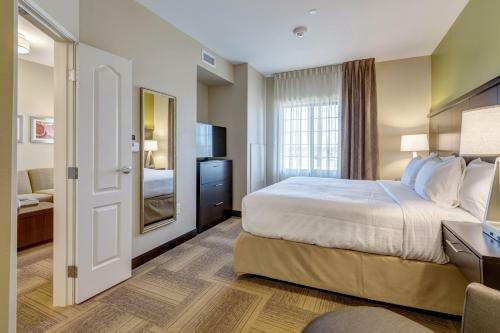 Hotel Staybridge Suites St. Louis-westport