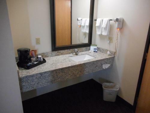 Hotel Americinn By Wyndham Princeton Mn