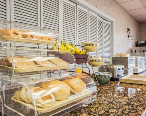 Motel Econo Lodge Inn And Suites - Pilot Mountain