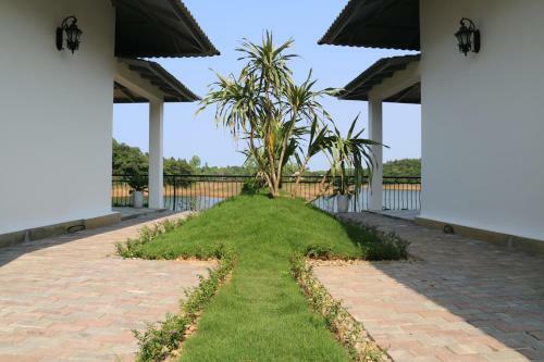 Hotel Phong Nha Lake House Resort