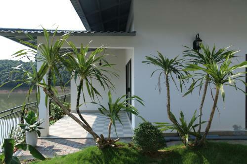 Hotel Phong Nha Lake House Resort