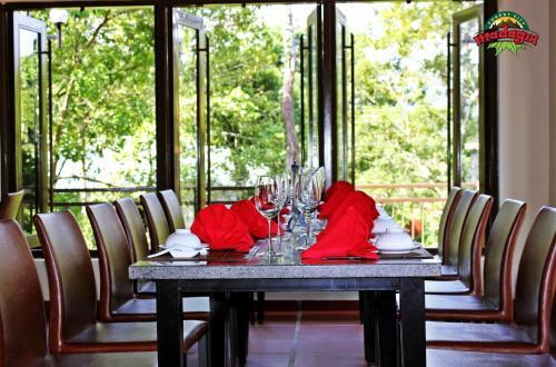 Hotel Madagui Forest City