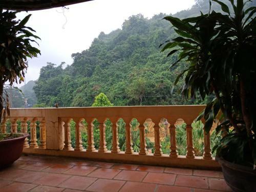 Cuc Phuong Hao Tham Homestay Hotel