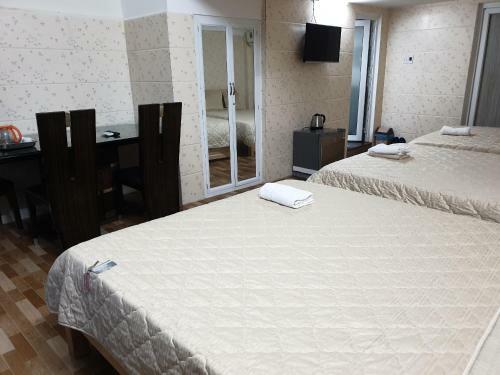 Queen Hotel (ch? Ngh? Queen)