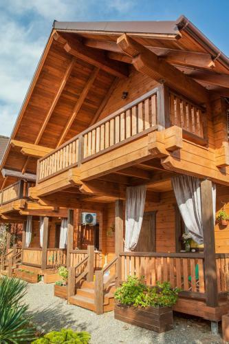 Kashtak Cottages