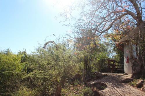 Nahakwe Lodge