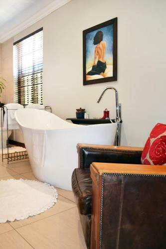 Hostal 96 On Bree Guesthouse