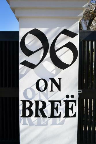 Hostal 96 On Bree Guesthouse