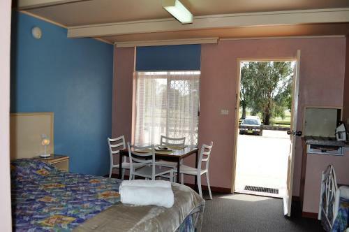Sunflower Motel