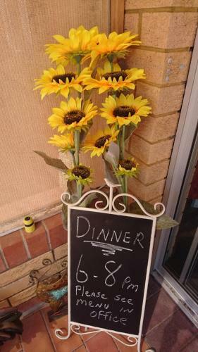 Sunflower Motel