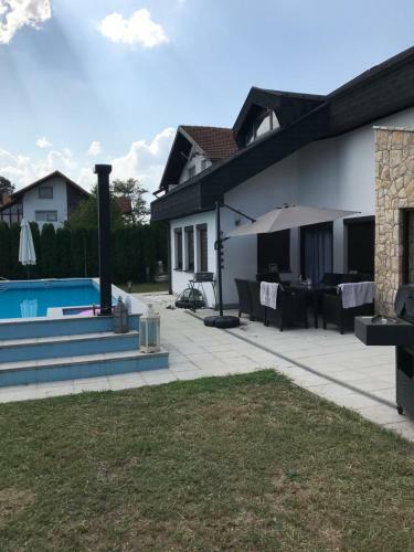 Luxeri�se Villa Mit Bergblick