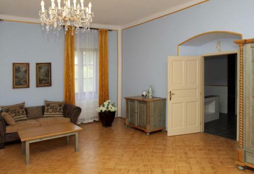 Hostal Z�mek Libou?