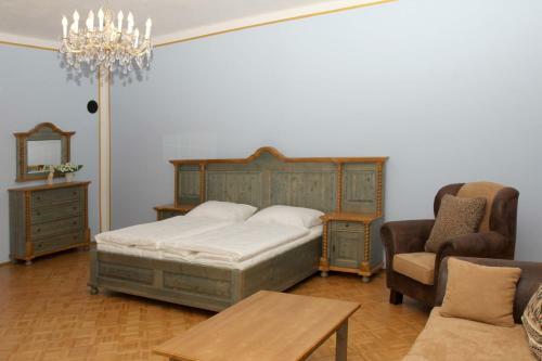 Hostal Z�mek Libou?