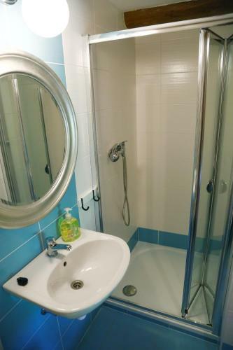 Hostal Z�mek Libou?