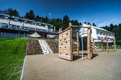Hotel Mon�nec Nov� Javorka