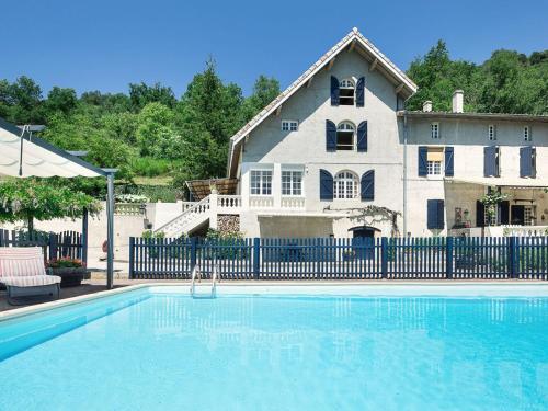 Charming Holiday Home In Etables With Swimming Pool