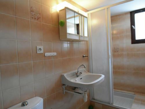 Spacious Villa In Montbrun-des-corbieres With Private Pool
