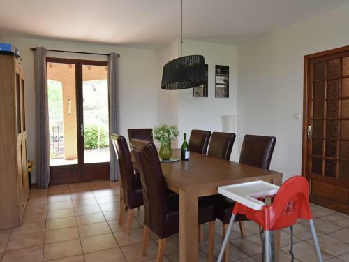 Spacious Villa In Montbrun-des-corbieres With Private Pool