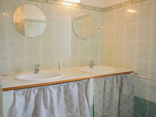Spacious Holiday Home In Montcabrier With Garden