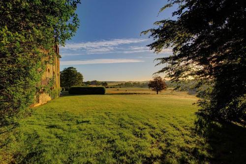 Agroturismo Poubreuil Chateau Sleeps 35 Pool