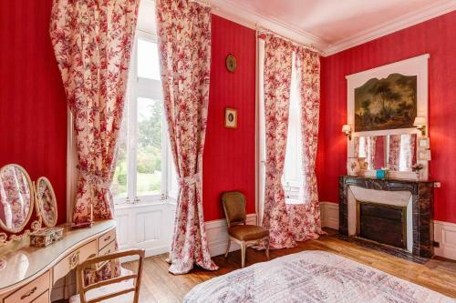 Agroturismo Poubreuil Chateau Sleeps 35 Pool