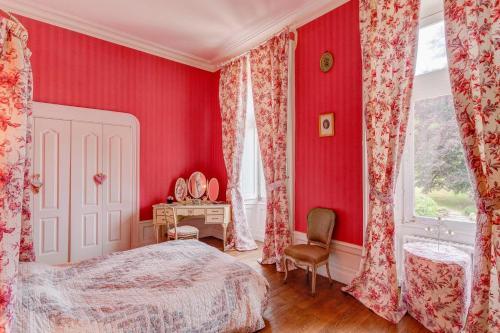 Agroturismo Poubreuil Chateau Sleeps 35 Pool