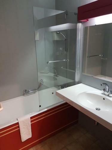 Hotel H�tel Les Rives D'allier