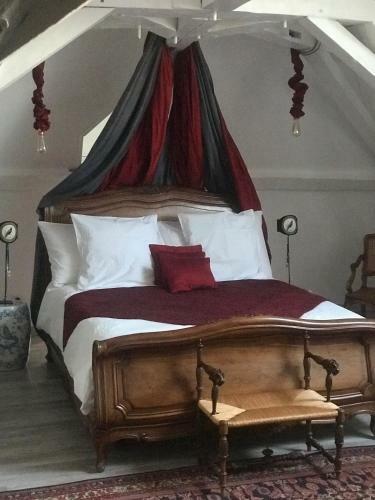 Hostal Chateau De Martigny