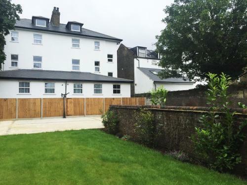 Wellesley Road Apartments