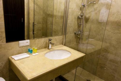 Hotel Crystal Hill Resort