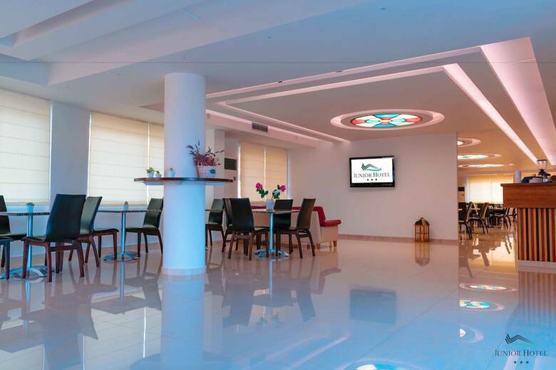 Junior Hotel