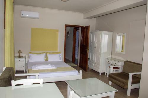 Paradise Studios & Apartments