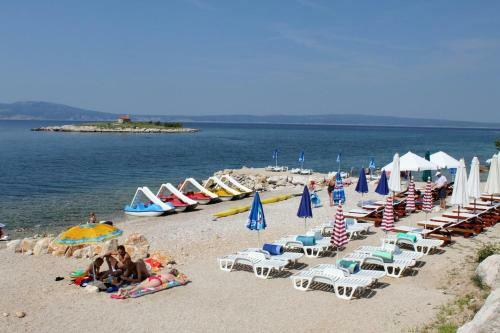 Apartments With A Parking Space Novi Vinodolski - 7503