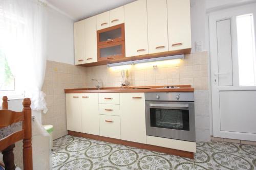 Apartments By The Sea Necujam, Solta - 8691