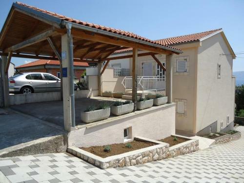 Apartments With A Parking Space Novi Vinodolski - 15412
