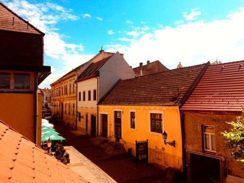 Hostal Eszterhazy Guesthouse