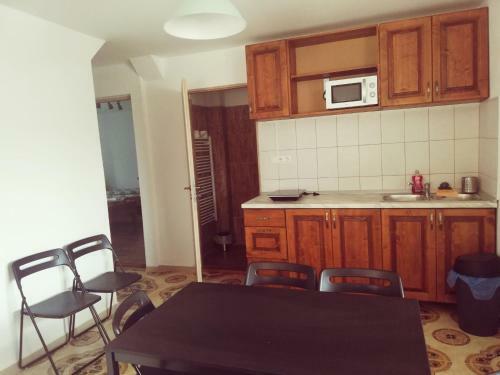 Hostal Airport K�roly Centr�l 75